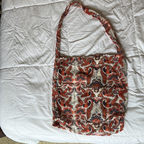 FREE PEOPLE brand BAG. shoulder bag. Thin patterned fabric. No closure. - Picture 3 of 10